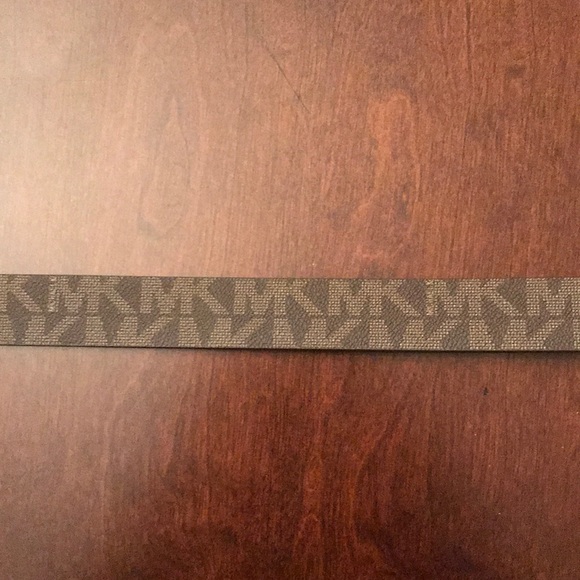 Michael Kors Logo Reversible Belt - Picture 5 of 5